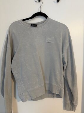 Nike Women’s Grey Crewneck Sweatshirt